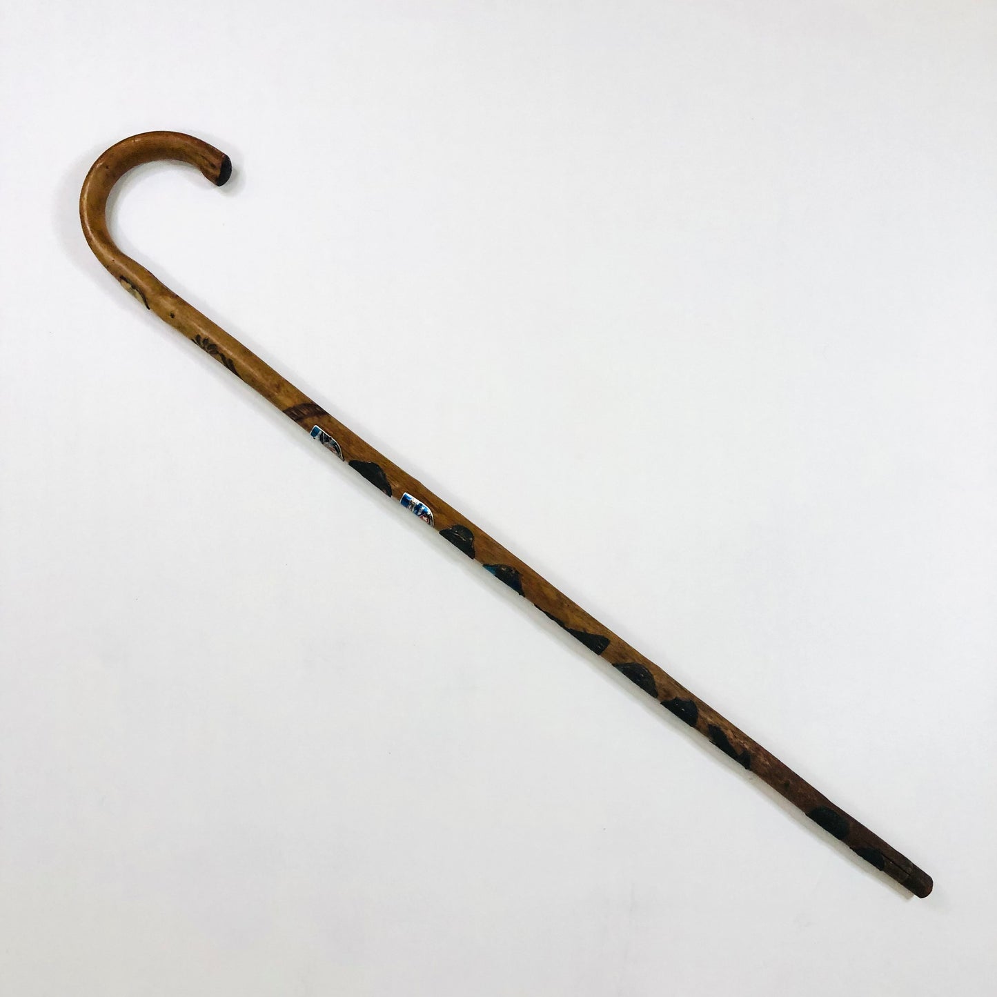 Vintage antique wooden 33 inch Grindelwald walking stick carved & metal badges