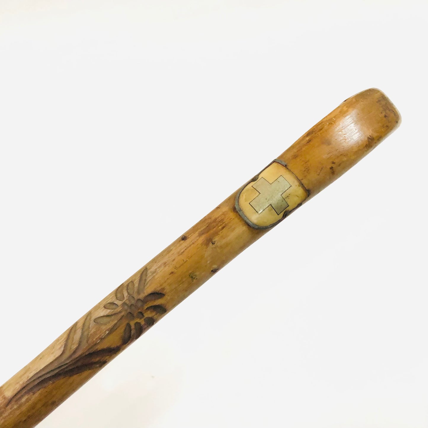 Vintage antique wooden 33 inch Grindelwald walking stick carved & metal badges