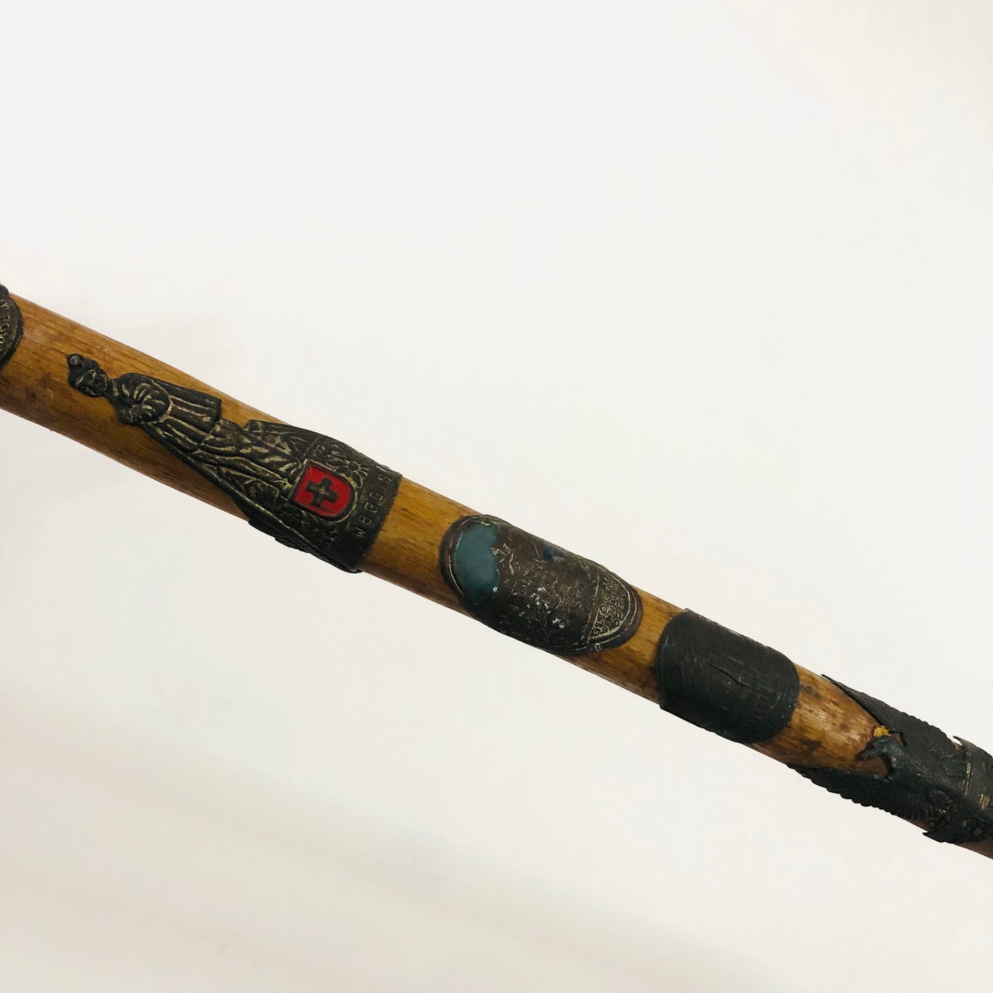Vintage antique wooden 33 inch Grindelwald walking stick carved & metal badges