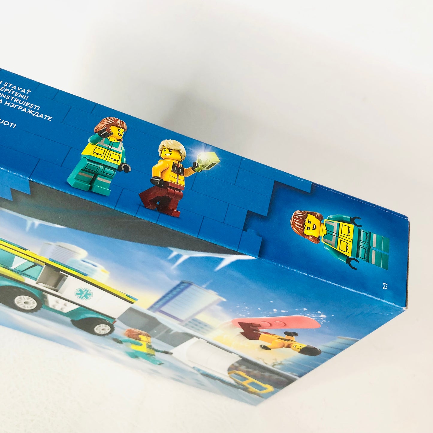 LEGO CITY: Emergency Ambulance and Snowboarder (60403) New Sealed Box