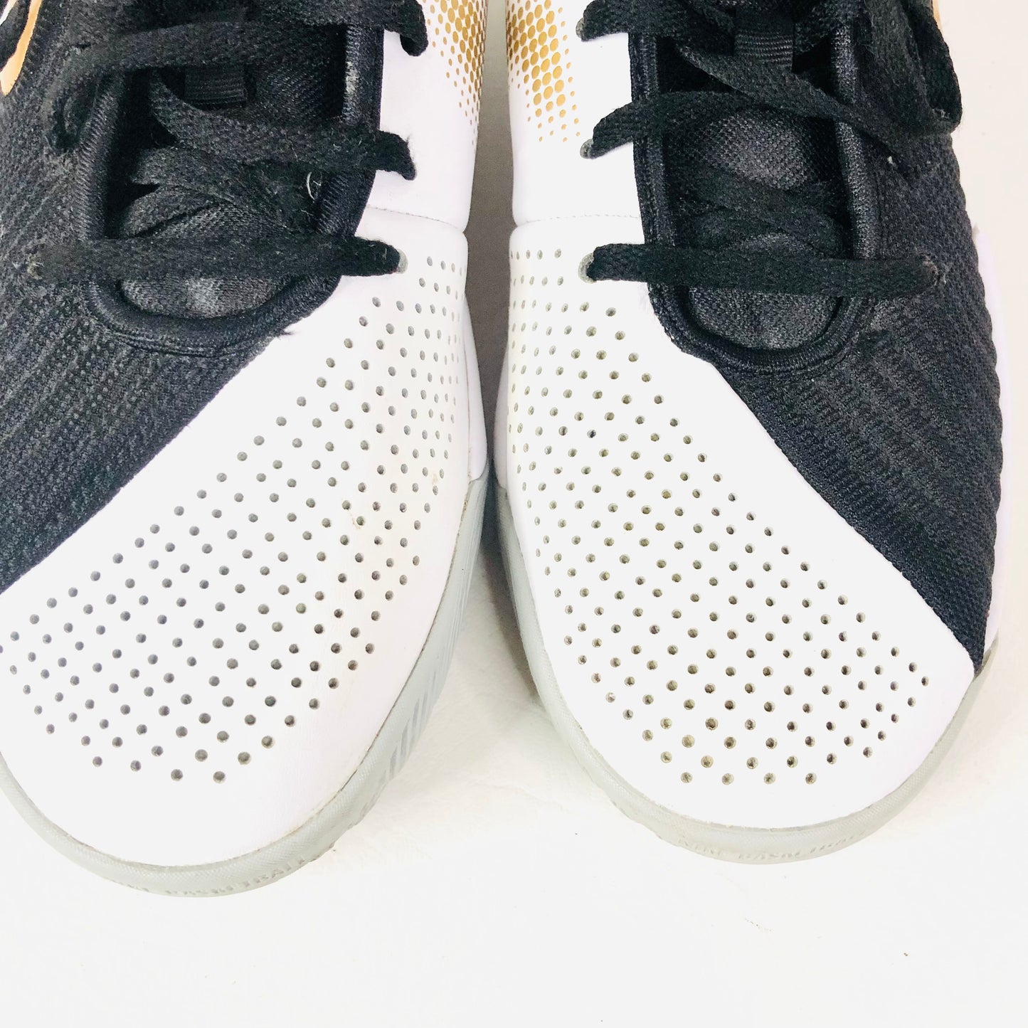 NIKE Black, White & Gold Team Hustle Quick Trainers AT5298-010 Youth Size 5Y (EU 38) Unisex