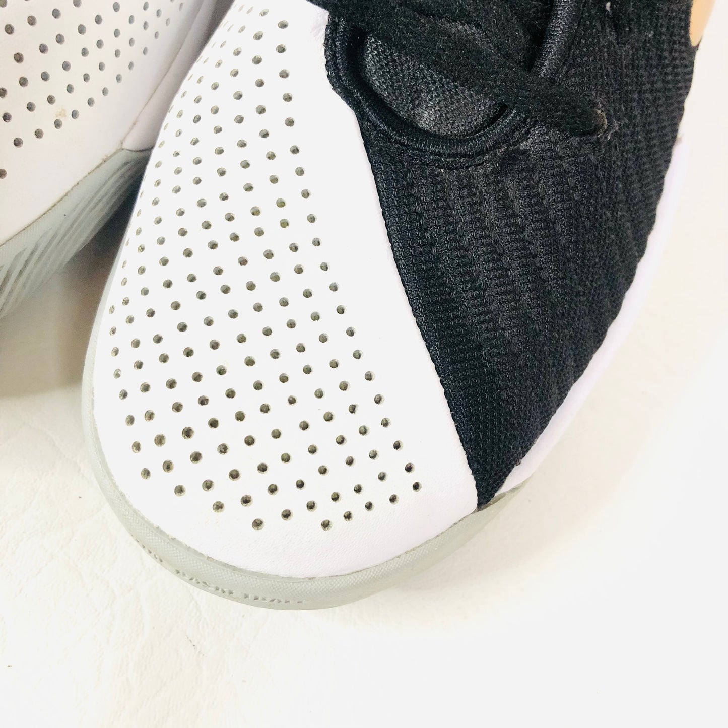 NIKE Black, White & Gold Team Hustle Quick Trainers AT5298-010 Youth Size 5Y (EU 38) Unisex
