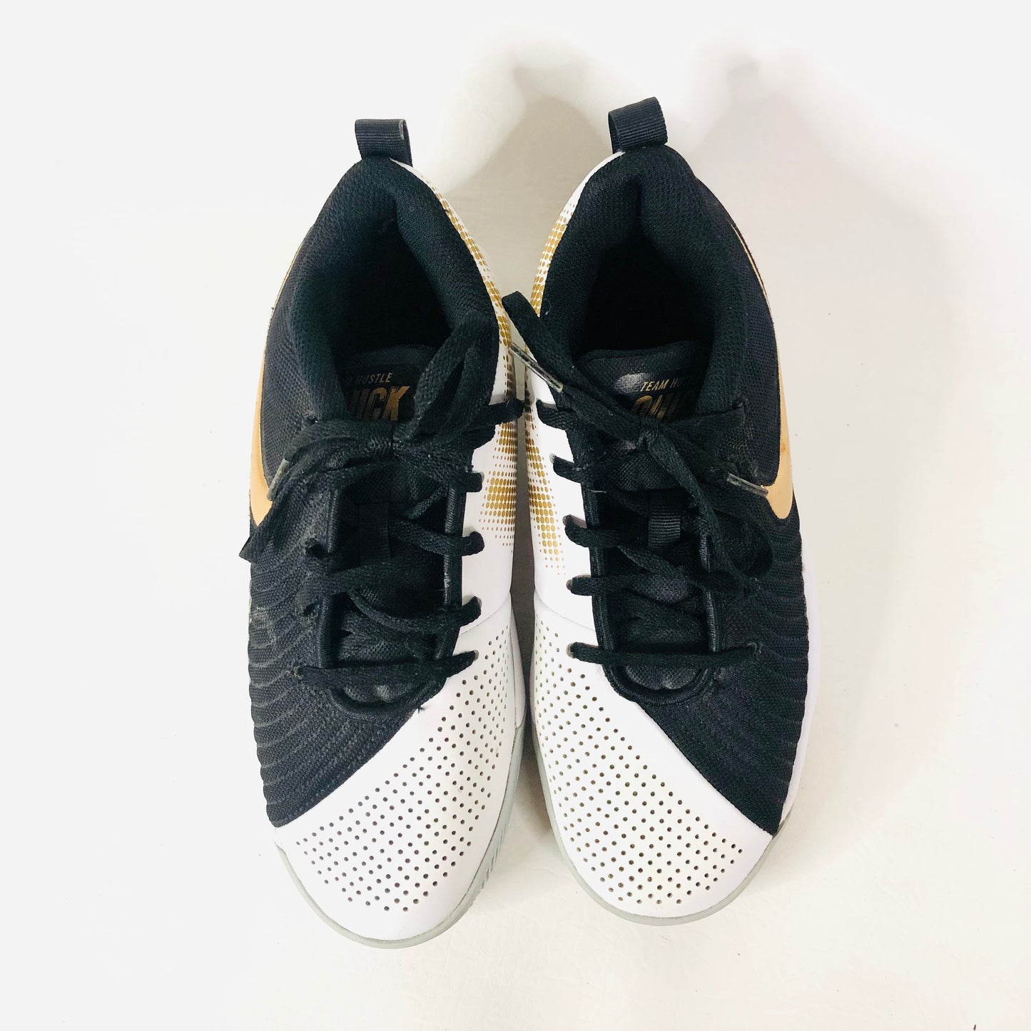 NIKE Black, White & Gold Team Hustle Quick Trainers AT5298-010 Youth Size 5Y (EU 38) Unisex