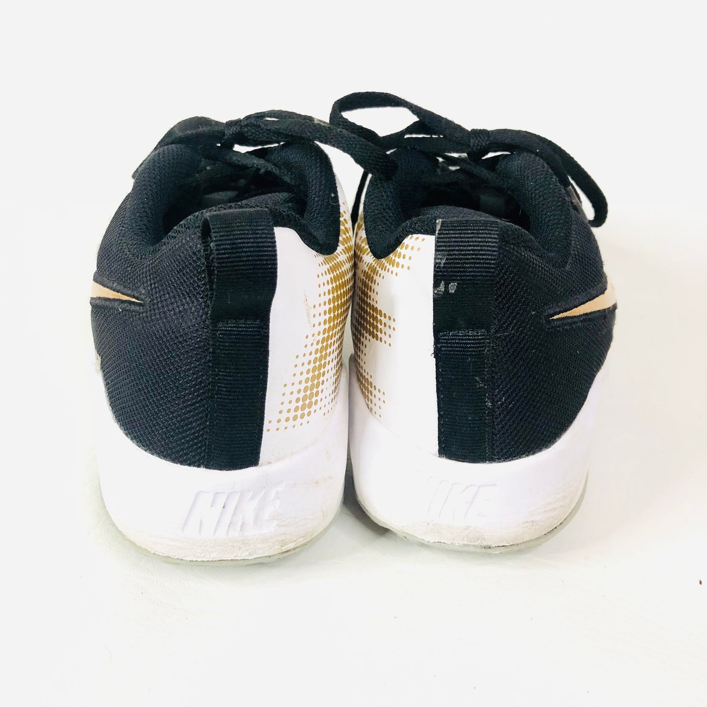 NIKE Black, White & Gold Team Hustle Quick Trainers AT5298-010 Youth Size 5Y (EU 38) Unisex