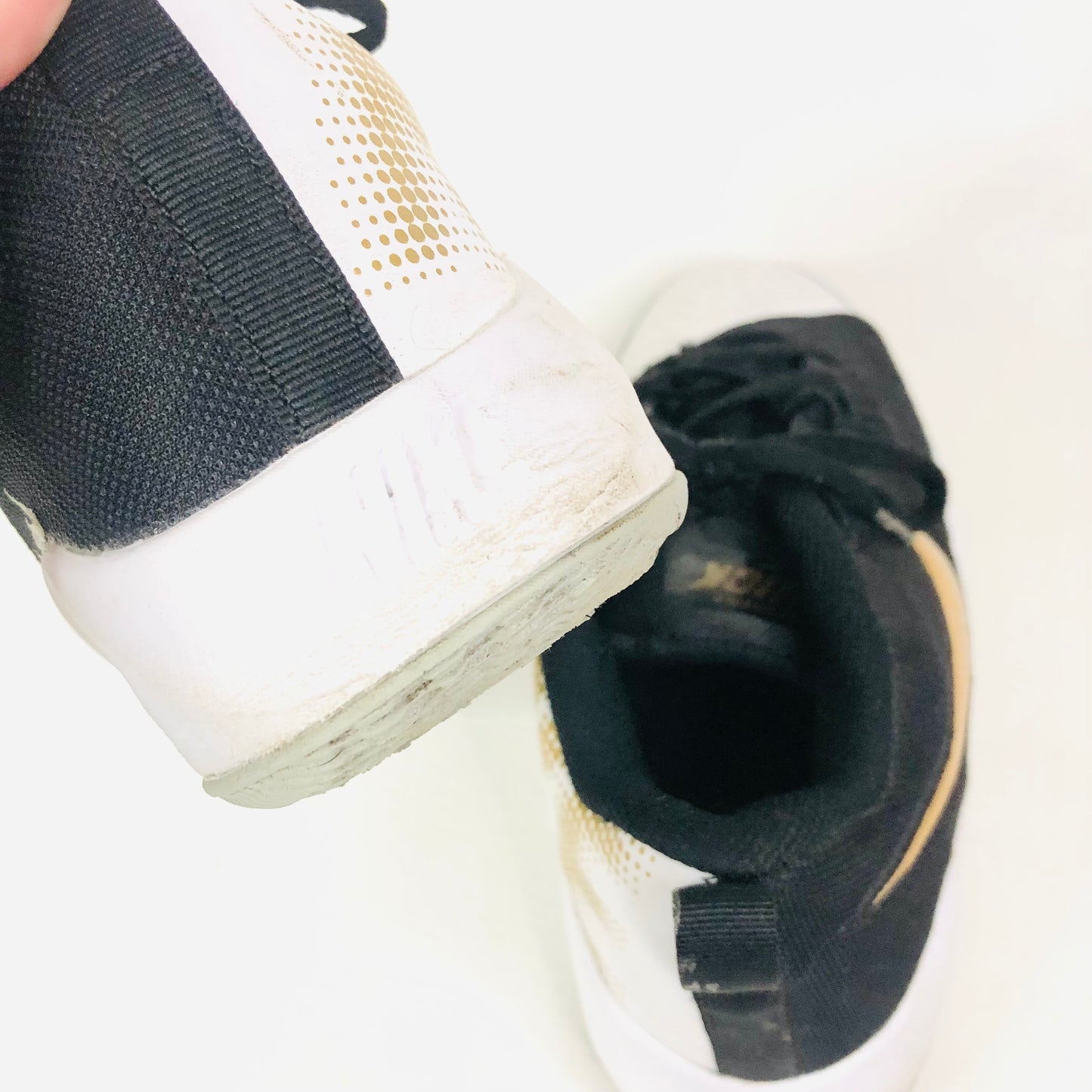 NIKE Black, White & Gold Team Hustle Quick Trainers AT5298-010 Youth Size 5Y (EU 38) Unisex