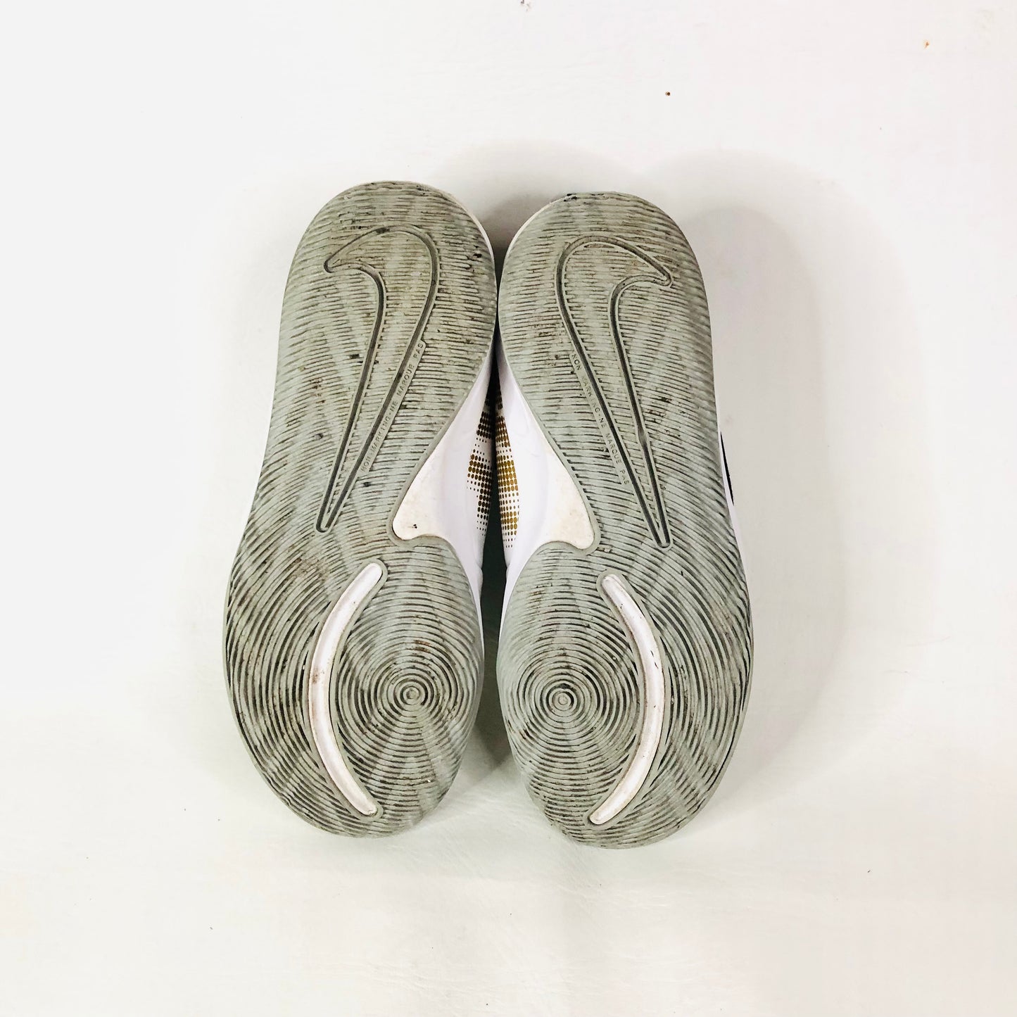 NIKE Black, White & Gold Team Hustle Quick Trainers AT5298-010 Youth Size 5Y (EU 38) Unisex