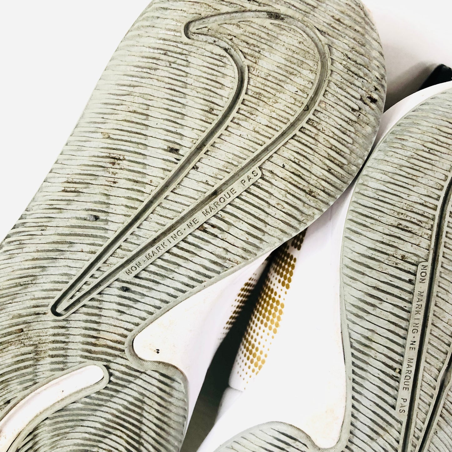 NIKE Black, White & Gold Team Hustle Quick Trainers AT5298-010 Youth Size 5Y (EU 38) Unisex