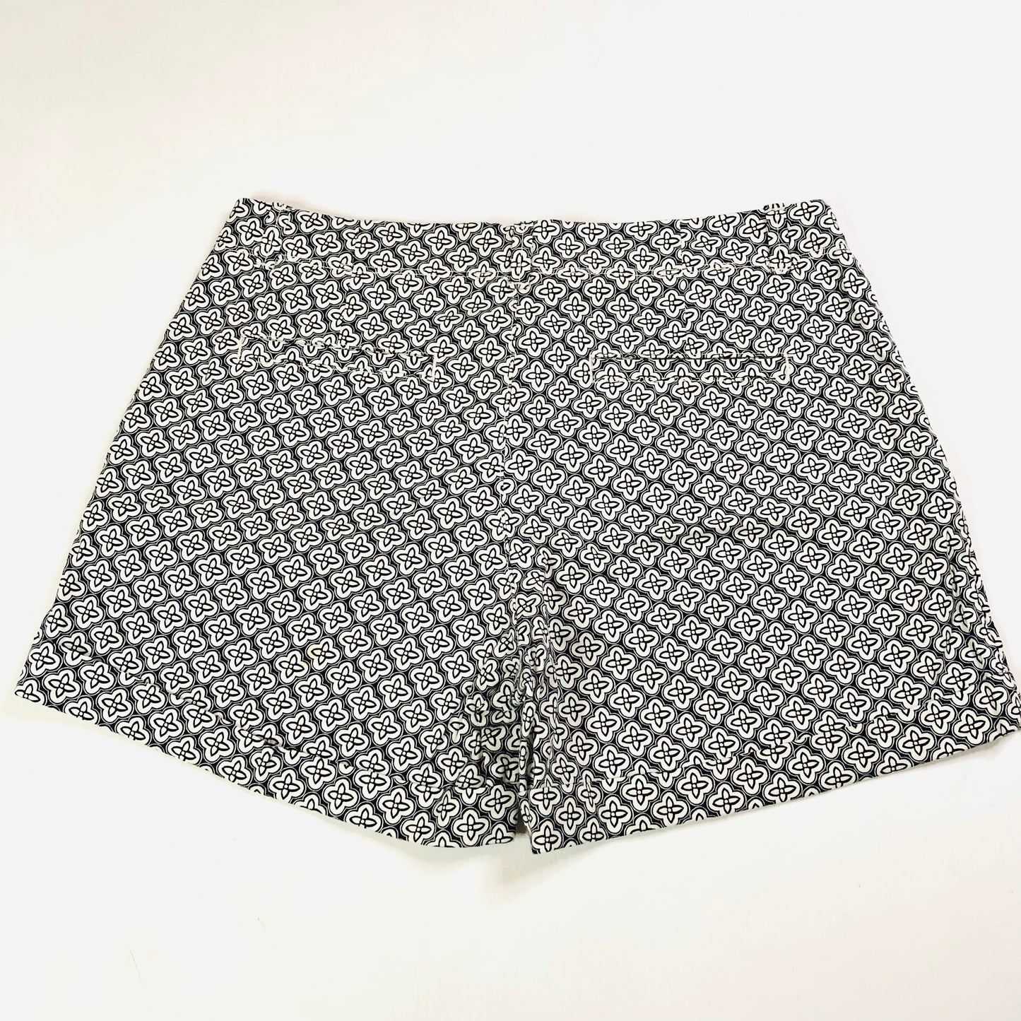 Banana Republic Hamptons Black & White Geometric Patterned Hot Pant Shorts Size US 8 (UK12)