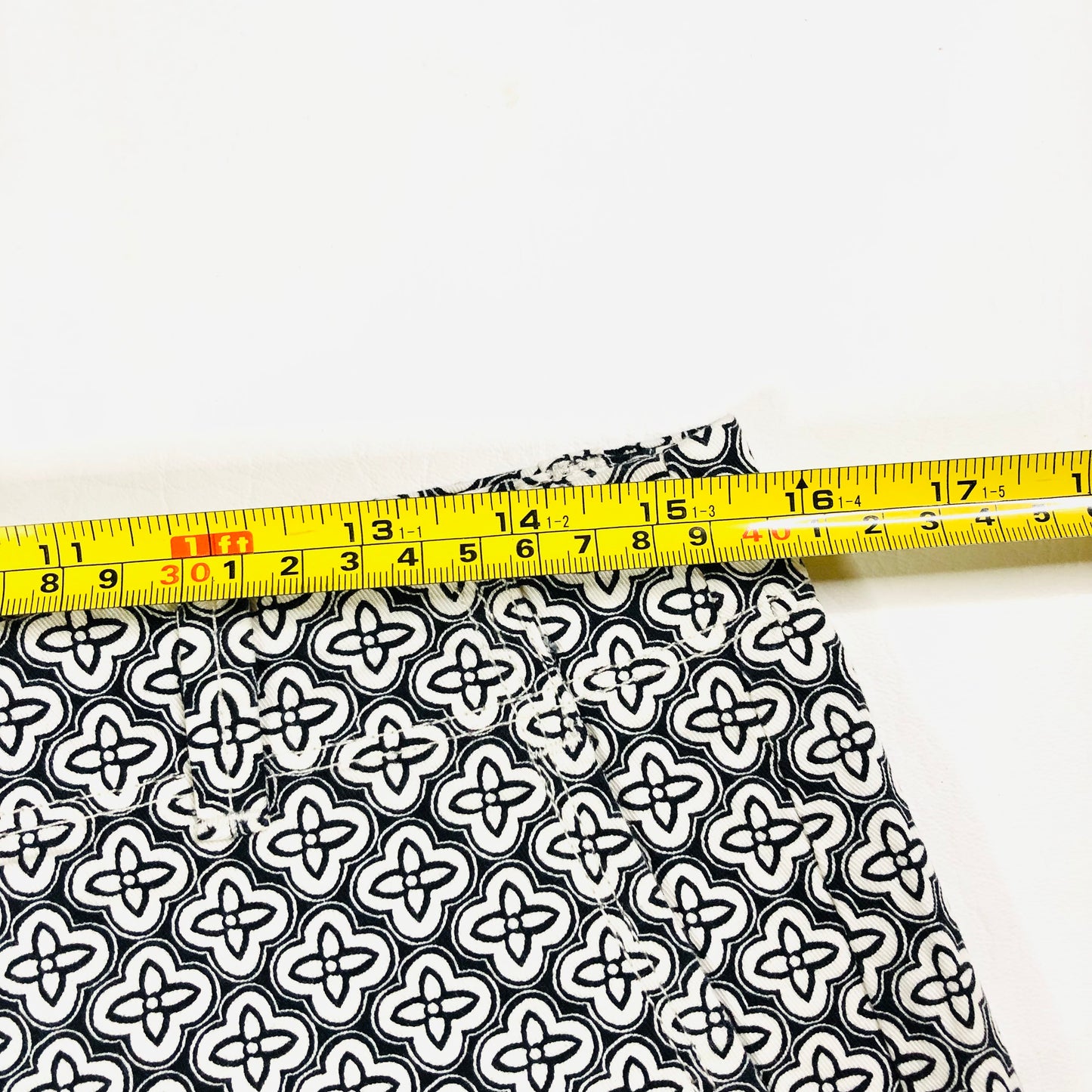 Banana Republic Hamptons Black & White Geometric Patterned Hot Pant Shorts Size US 8 (UK12)