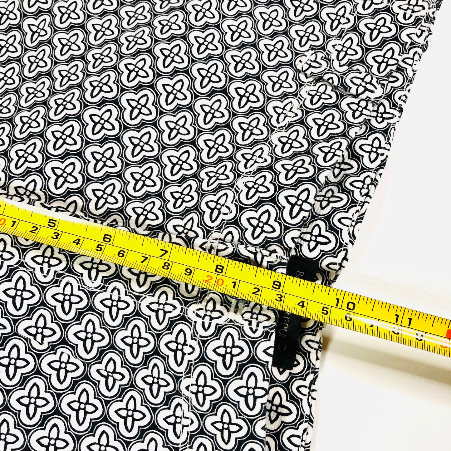Banana Republic Hamptons Black & White Geometric Patterned Hot Pant Shorts Size US 8 (UK12)