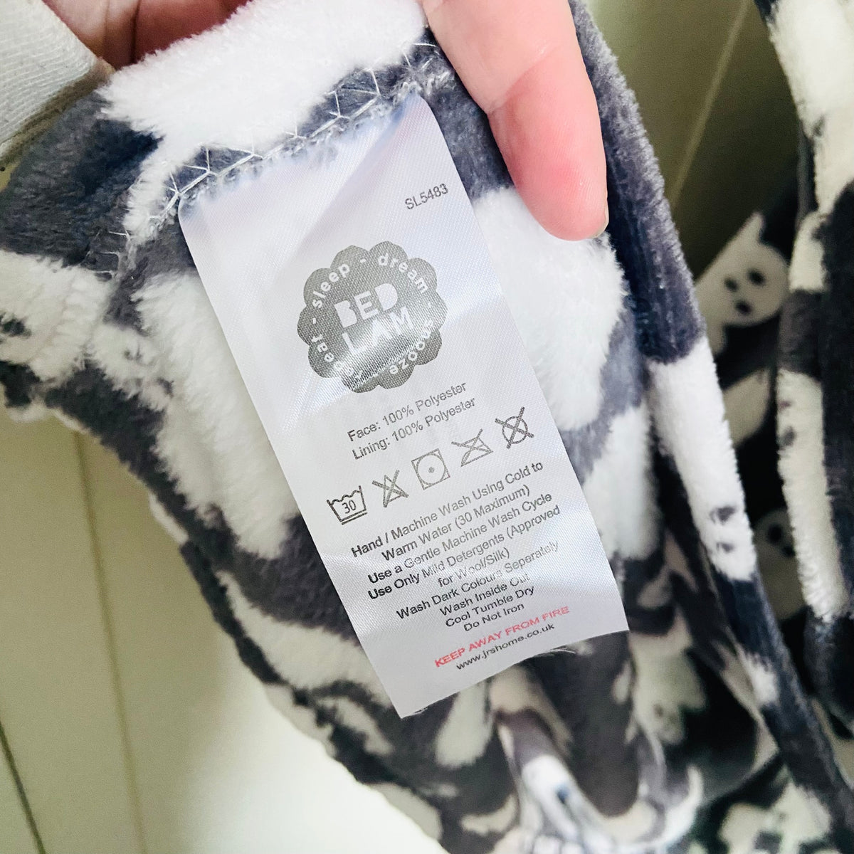 Kids | Bedlam | Snuggable Hooded Wearable Blanket | Poncho | Ghost Print | 92 x 75cm | NEW | Halloween | Soft | RRP £30