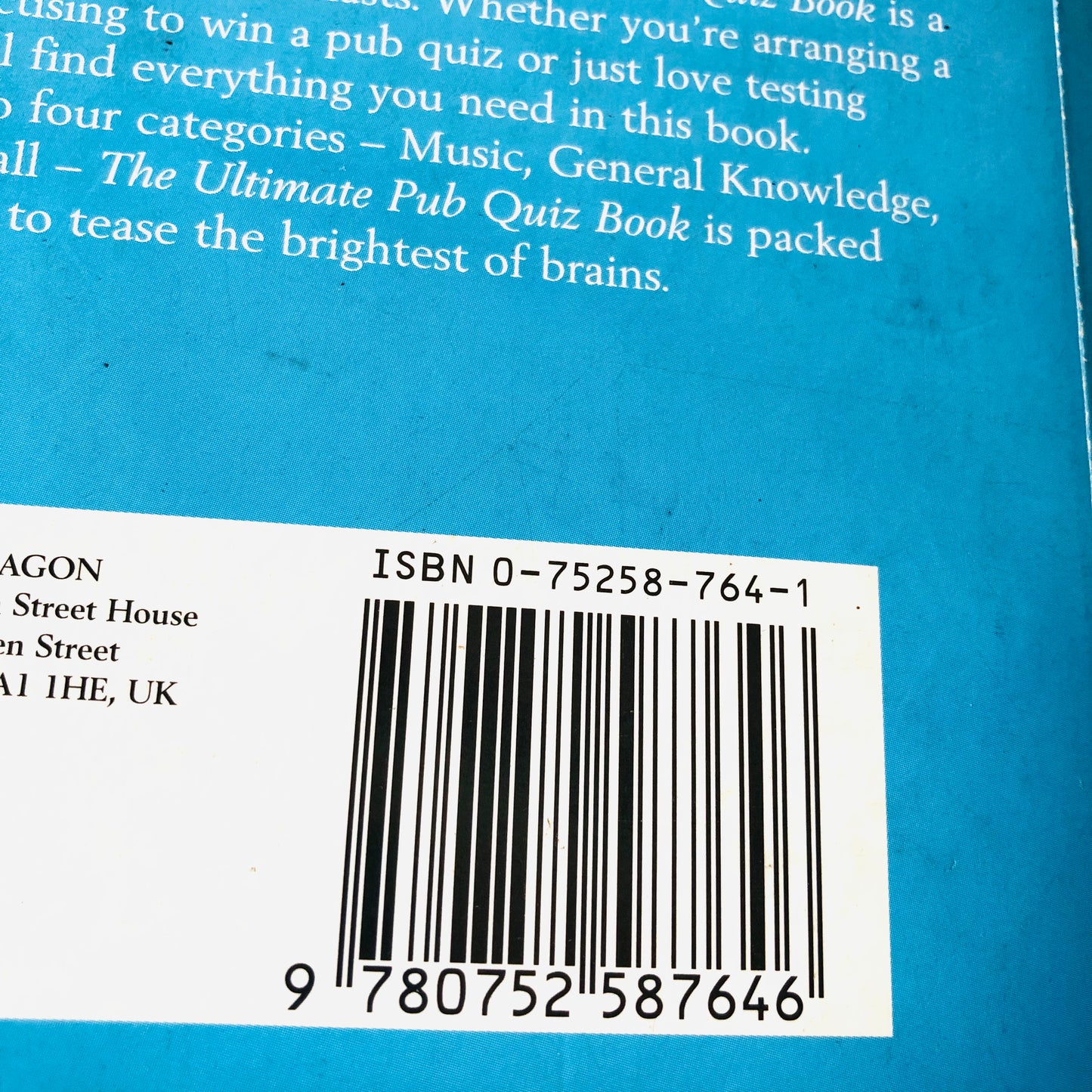 The Ultimate Pub Quiz Book 2002 - Thousands of Questions - Paperback Book