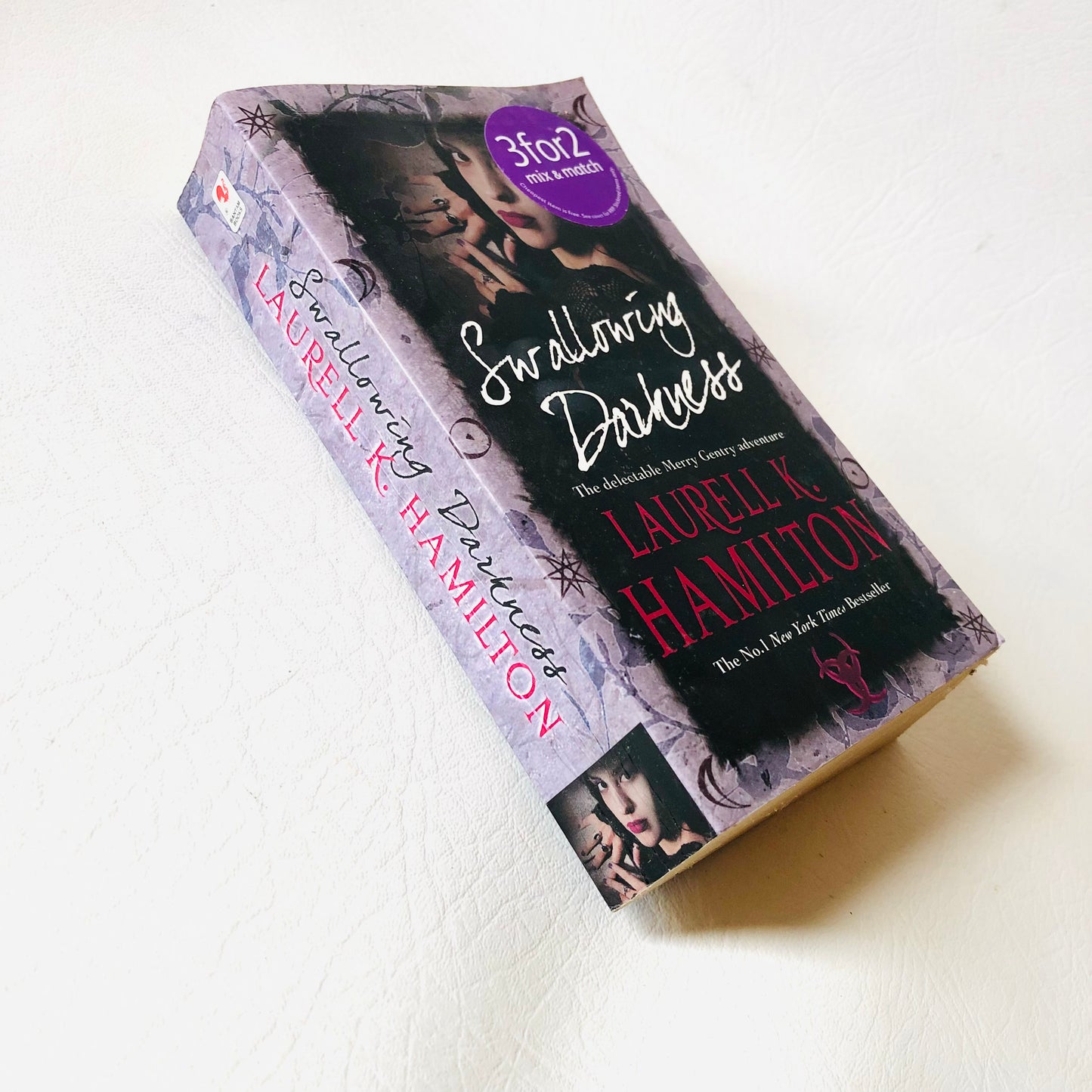 Swallowing Darkness Urban Fantasy (Merry Gentry 7) Laurell K Hamilton Novel Book