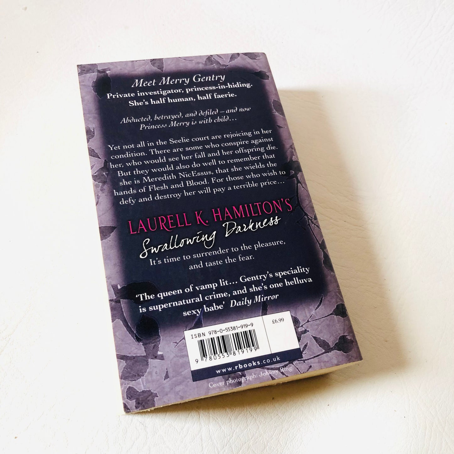 Swallowing Darkness Urban Fantasy (Merry Gentry 7) Laurell K Hamilton Novel Book