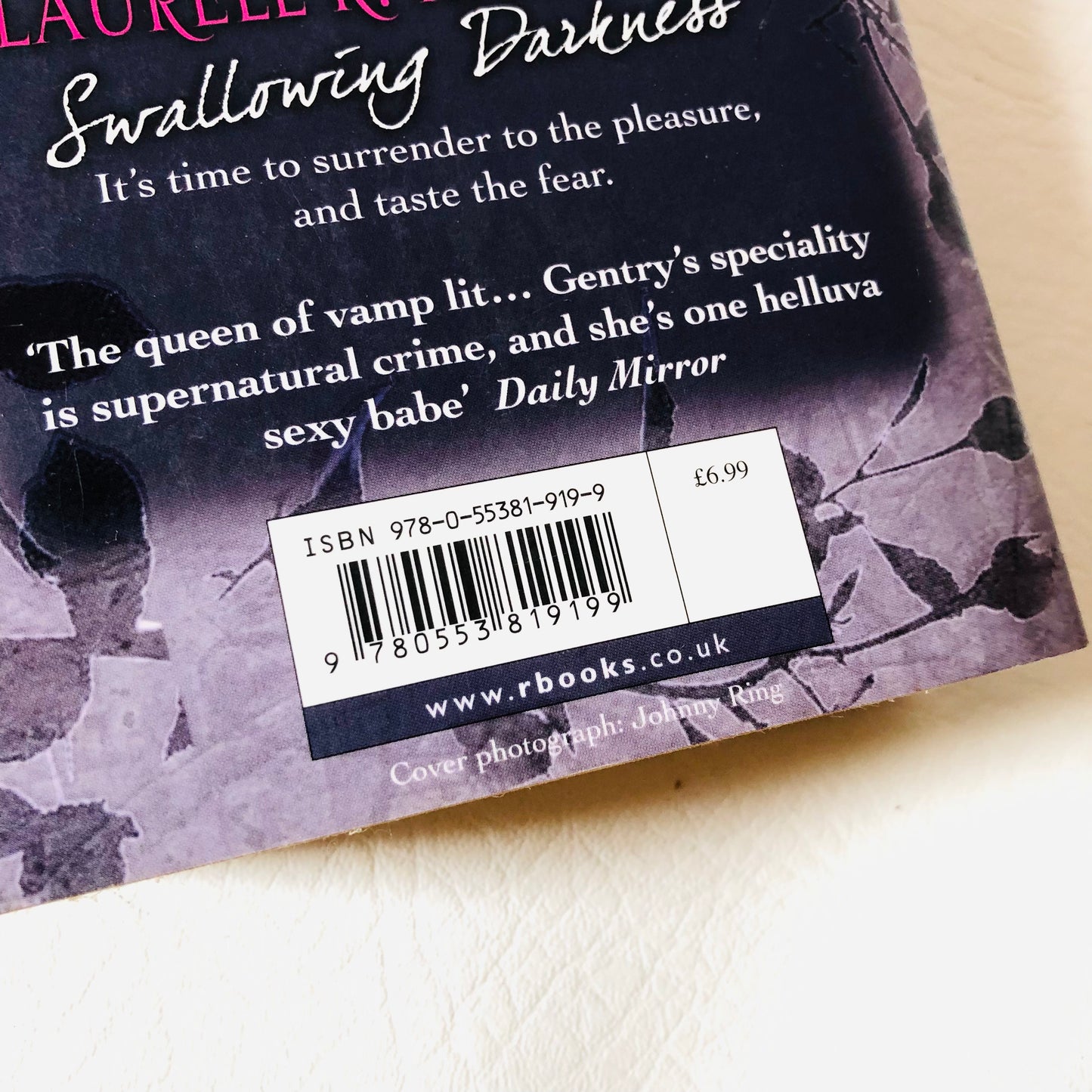 Swallowing Darkness Urban Fantasy (Merry Gentry 7) Laurell K Hamilton Novel Book