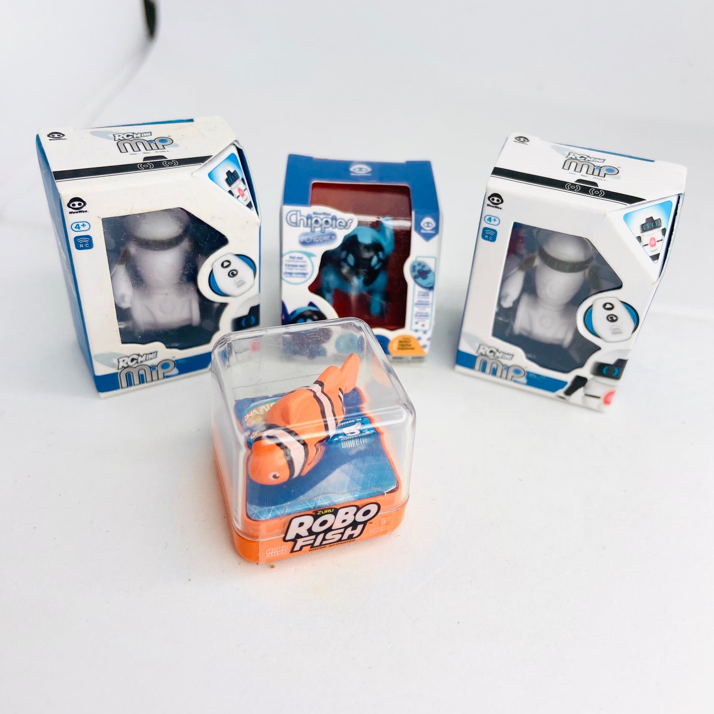 ZURU Mini Brands Toys Robots x4 Bundle Series 1&2 (RC Mini MiP x2, Chipper, RoboFish)