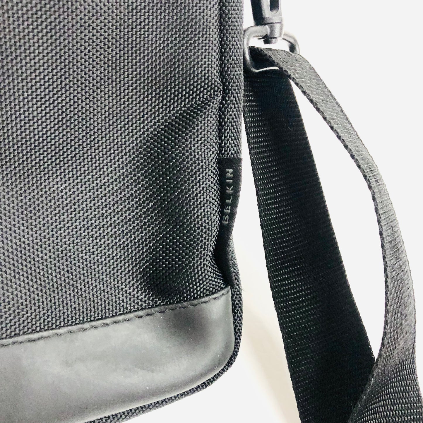 Belkin Black Laptop Bag Briefcase Messenger Shoulder Strap Padded 14" 13”