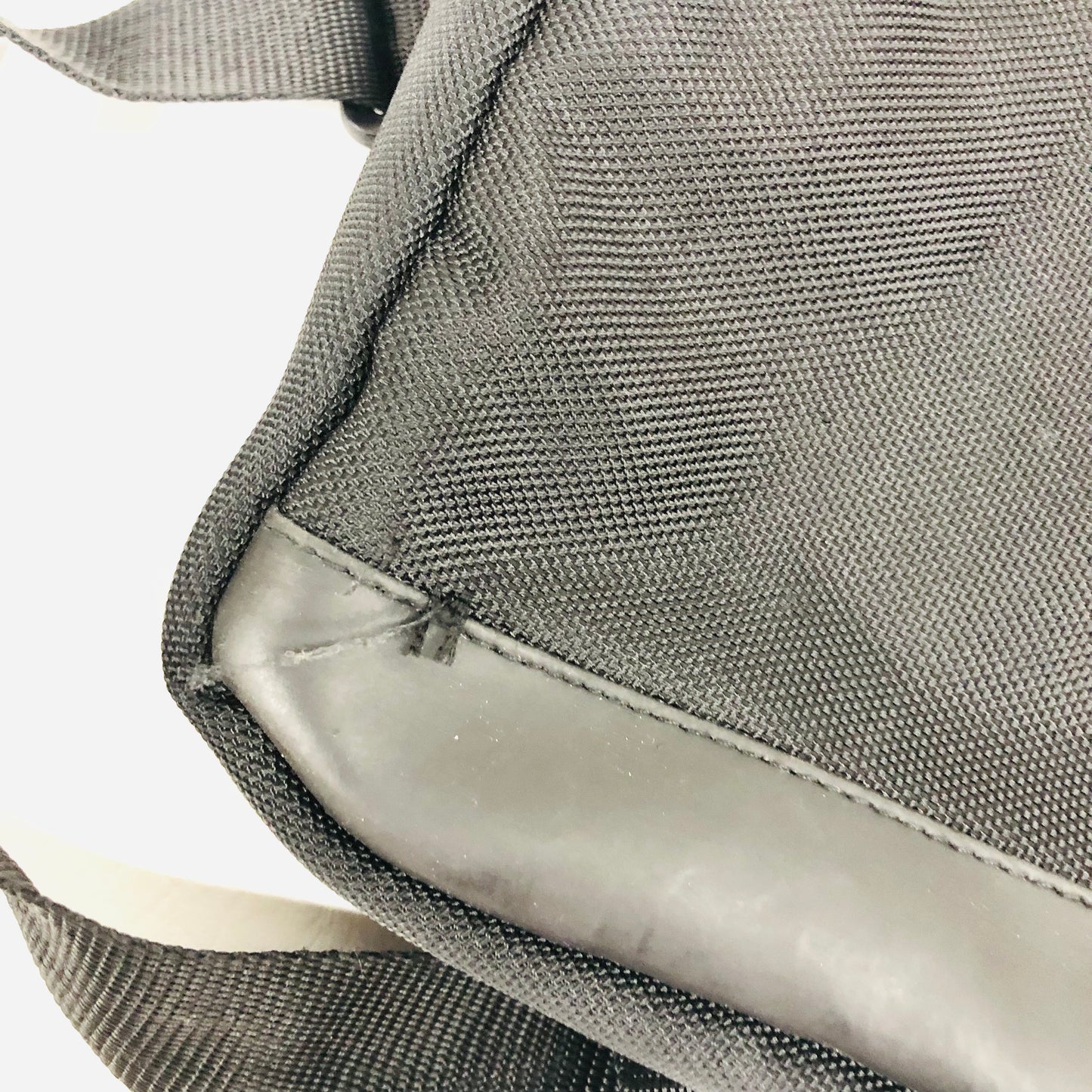 Belkin Black Laptop Bag Briefcase Messenger Shoulder Strap Padded 14" 13”