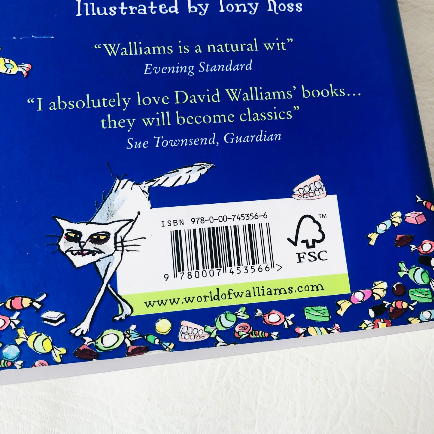 4x David Walliams Hardback Book Bundle (Demon Dentist / Awful Auntie / Bad Dad / Midnight Gang)