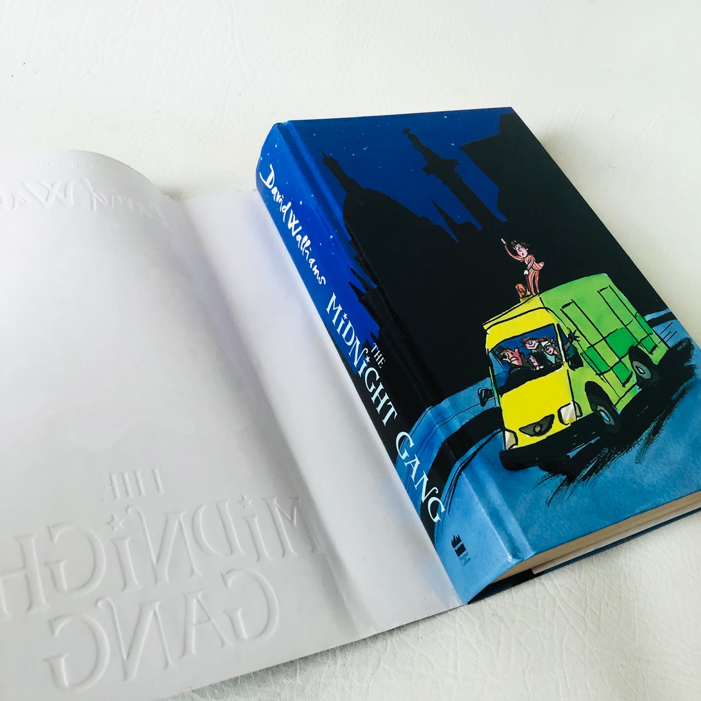 4x David Walliams Hardback Book Bundle (Demon Dentist / Awful Auntie / Bad Dad / Midnight Gang)