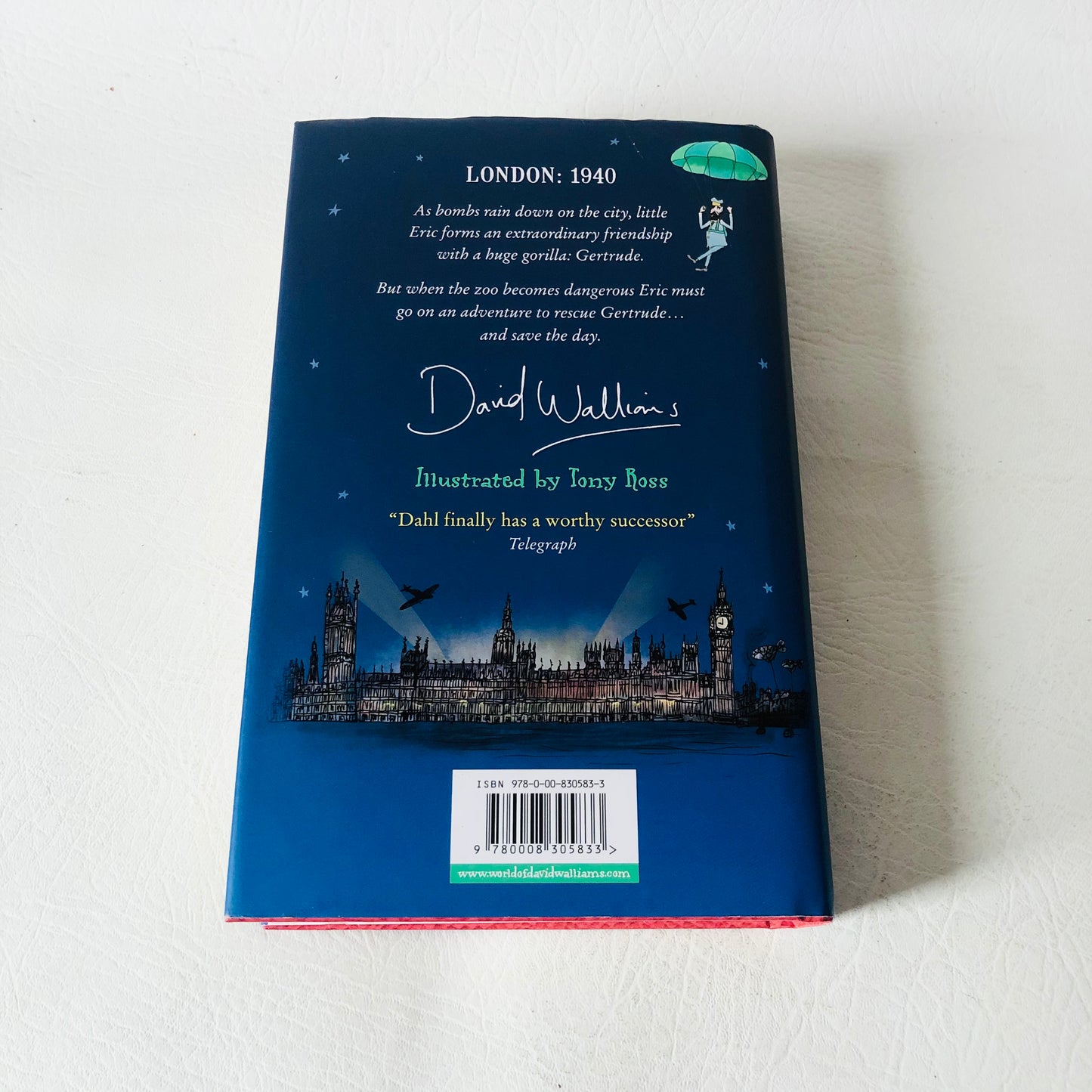 3x David Walliams Hardback Book Bundle (Code Name Bananas/ The Beast Buckingham / Grandpas Great Escape)