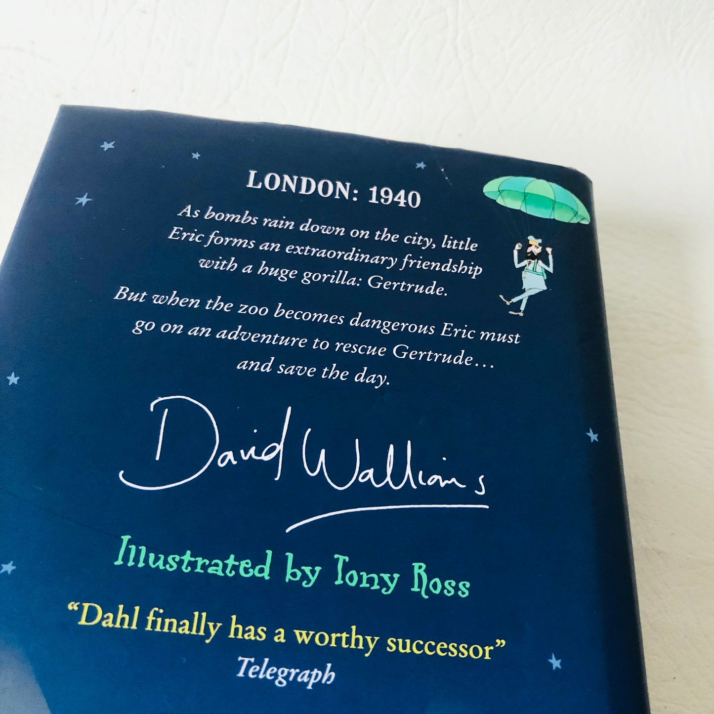 3x David Walliams Hardback Book Bundle (Code Name Bananas/ The Beast Buckingham / Grandpas Great Escape)