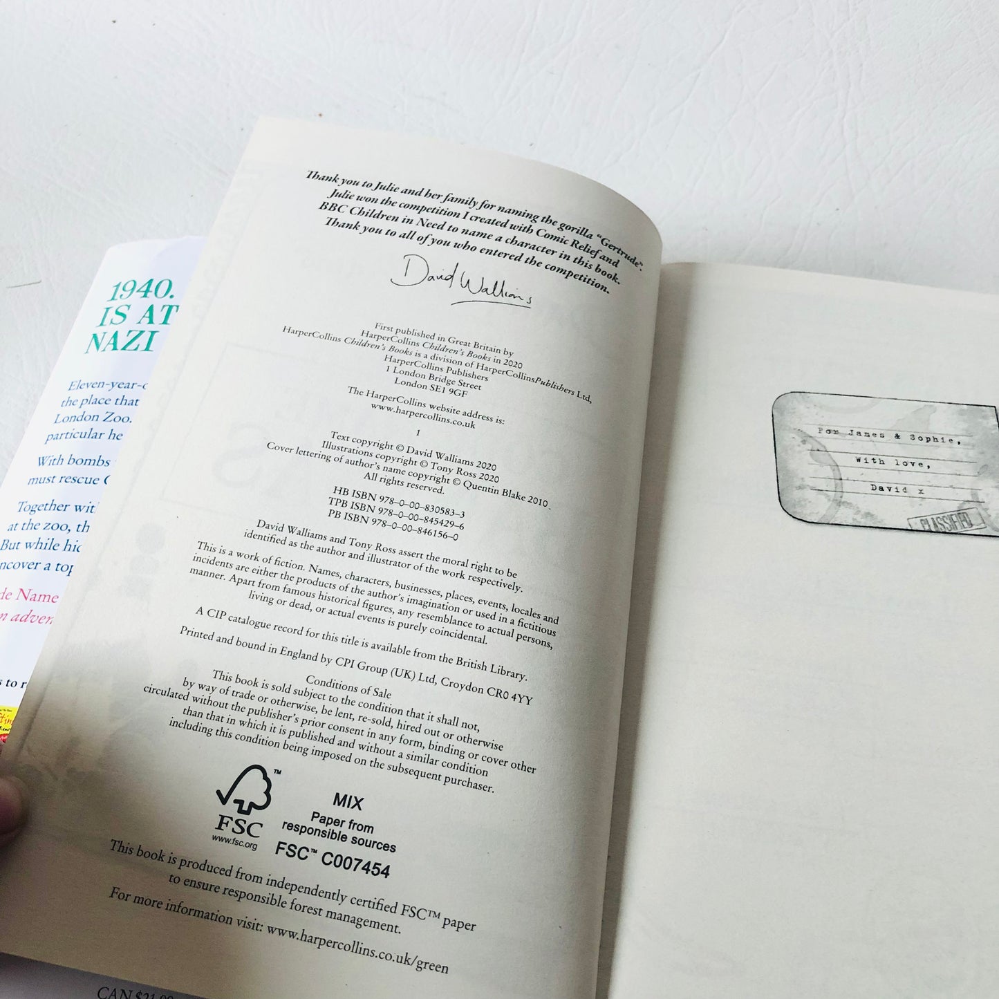 3x David Walliams Hardback Book Bundle (Code Name Bananas/ The Beast Buckingham / Grandpas Great Escape)