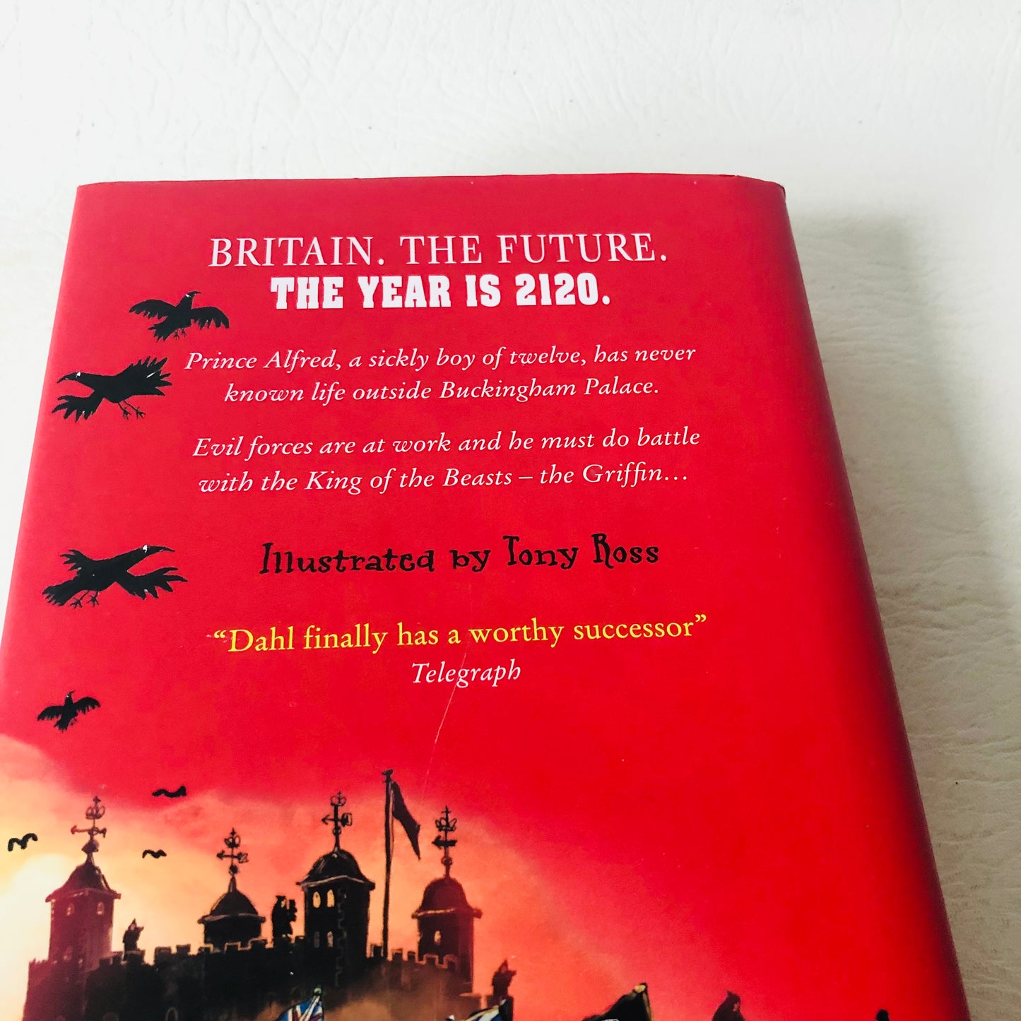 3x David Walliams Hardback Book Bundle (Code Name Bananas/ The Beast Buckingham / Grandpas Great Escape)