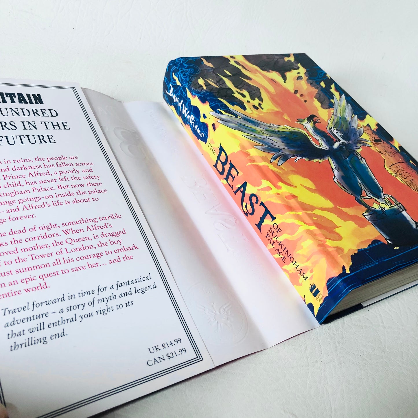 3x David Walliams Hardback Book Bundle (Code Name Bananas/ The Beast Buckingham / Grandpas Great Escape)