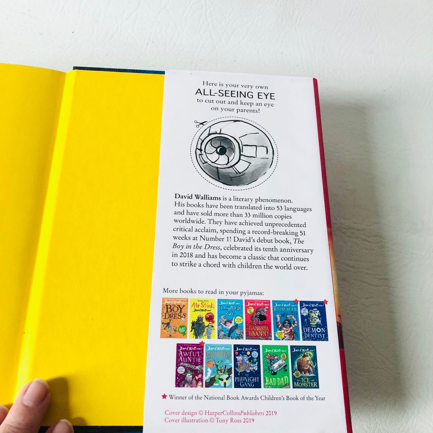 3x David Walliams Hardback Book Bundle (Code Name Bananas/ The Beast Buckingham / Grandpas Great Escape)