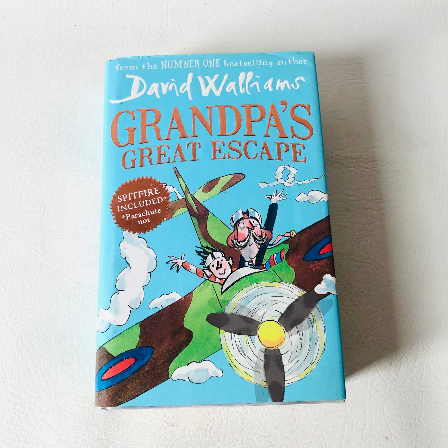 3x David Walliams Hardback Book Bundle (Code Name Bananas/ The Beast Buckingham / Grandpas Great Escape)