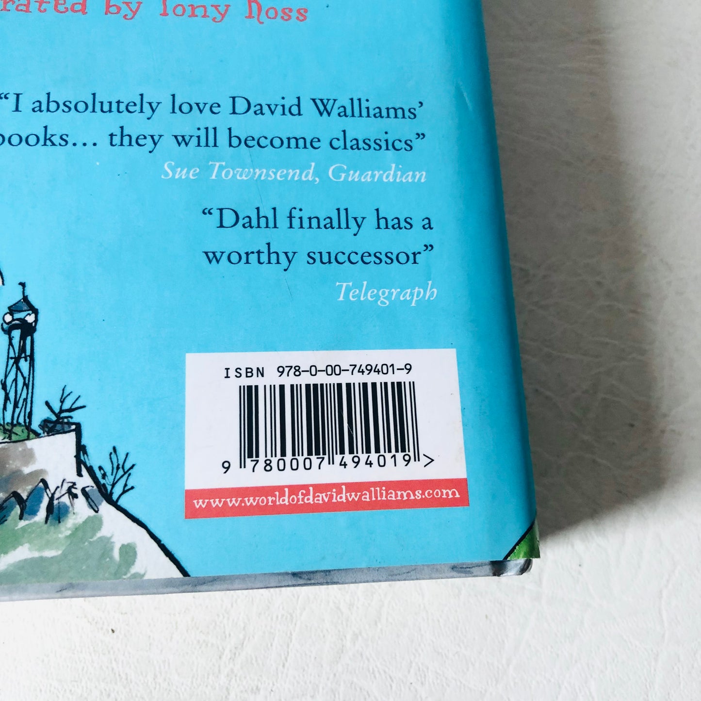 3x David Walliams Hardback Book Bundle (Code Name Bananas/ The Beast Buckingham / Grandpas Great Escape)