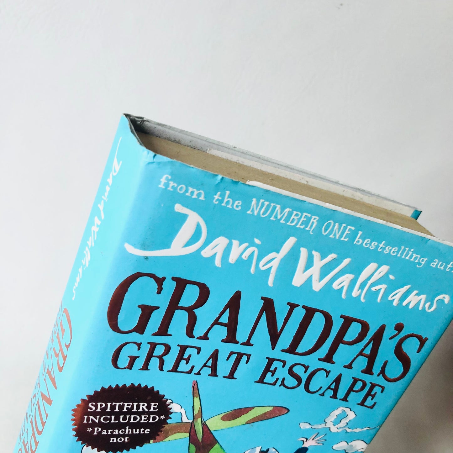 3x David Walliams Hardback Book Bundle (Code Name Bananas/ The Beast Buckingham / Grandpas Great Escape)