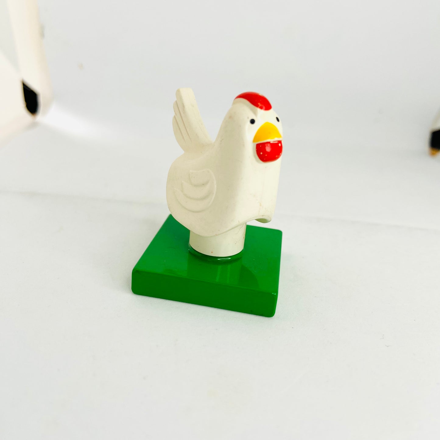 Vintage Set of 2 Duplo Lego Rooster & Chicken / Hen Farm Animal Figures (duphen2c01pb01 & duproostoldpb01) Rare 1980s