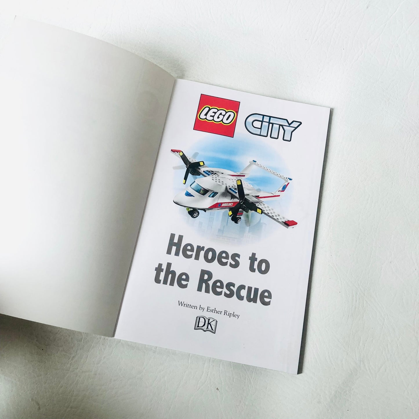 Lego City Heroes To The Rescue DK Book Esther Ripley Level 2 Reading