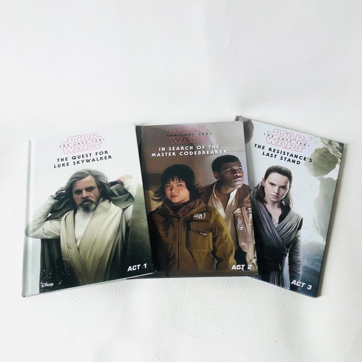 Star Wars The Last Jedi Trilogy (3 Book Set 2018) Illustrated Movie Adaption With Lightsaber projector