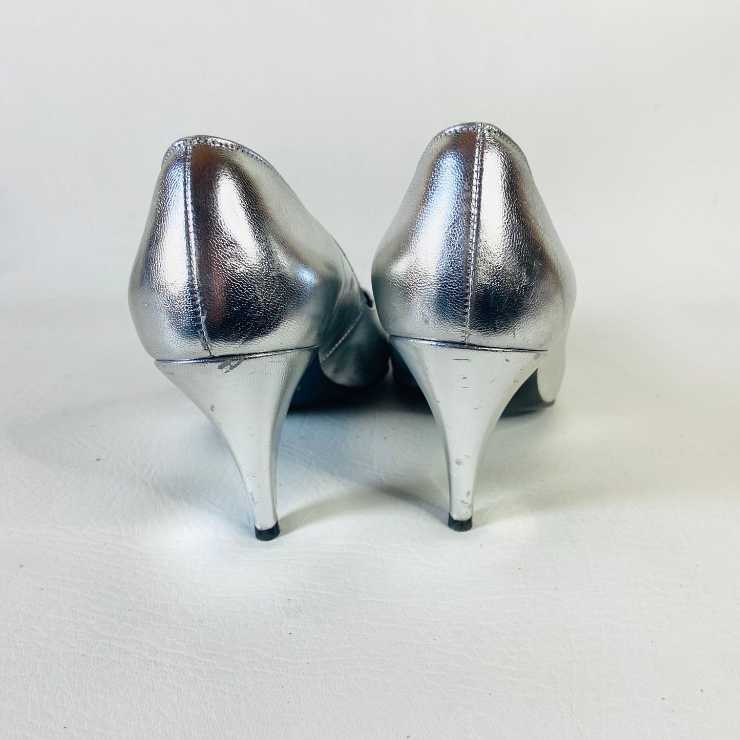 Bally |  Silver Metallic Leather High Heel Stiletto Court Shoes | Vintage 1980s | Disco Glam | Size 5 (38)