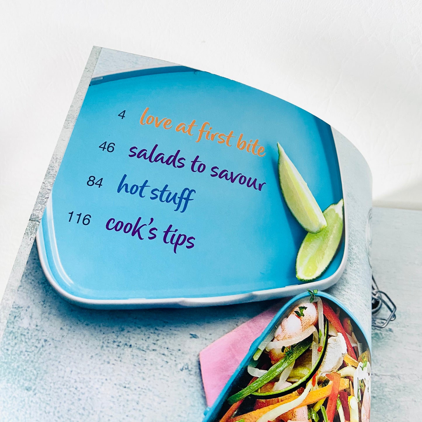 Slimming World's Free Food On The Go | Over 60 Take Anywhere Meals | Official Cookbook | Dieting | Paperback