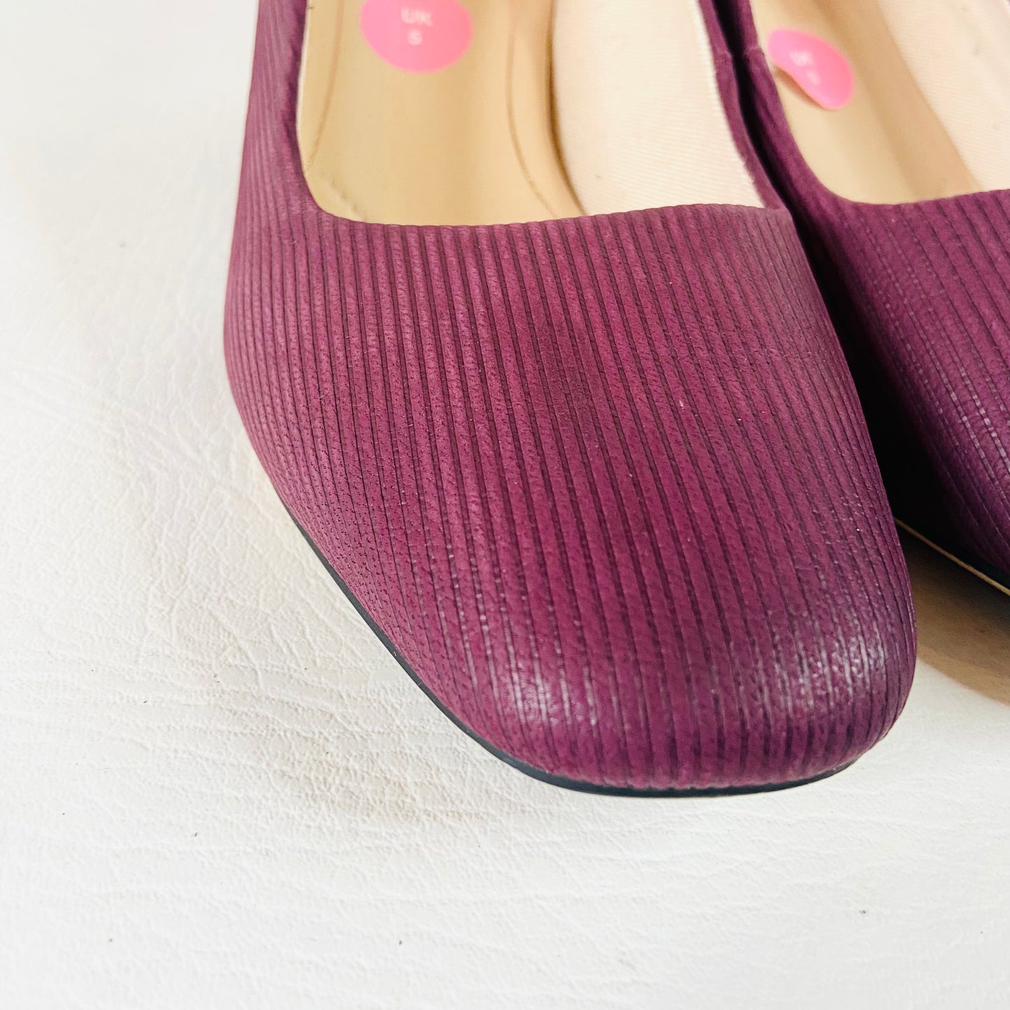 Clarks | Leather | Sheer Rose Burgundy Intrest | Court Shoes | Block Heel | Size 5D (38) | Like New