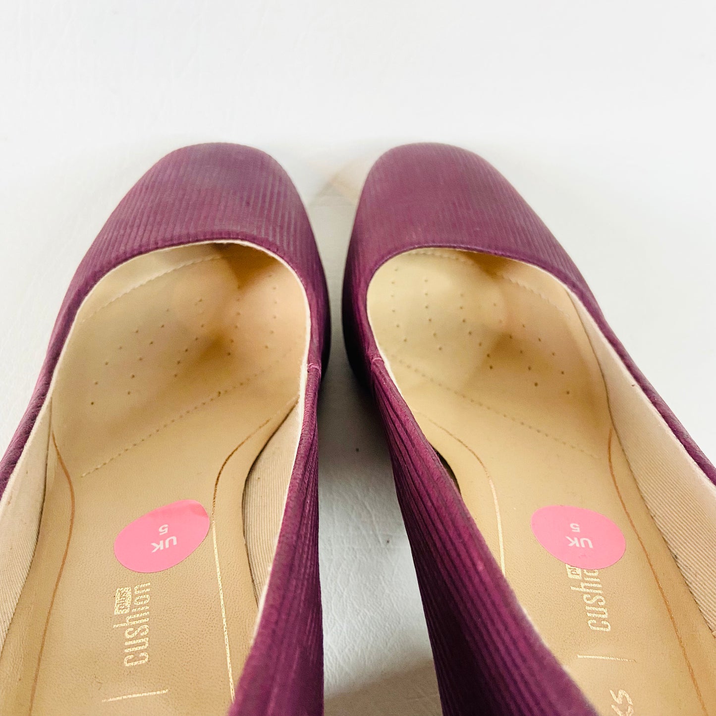 Clarks | Leather | Sheer Rose Burgundy Intrest | Court Shoes | Block Heel | Size 5D (38) | Like New