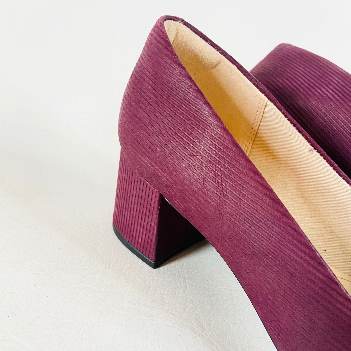 Clarks | Leather | Sheer Rose Burgundy Intrest | Court Shoes | Block Heel | Size 5D (38) | Like New