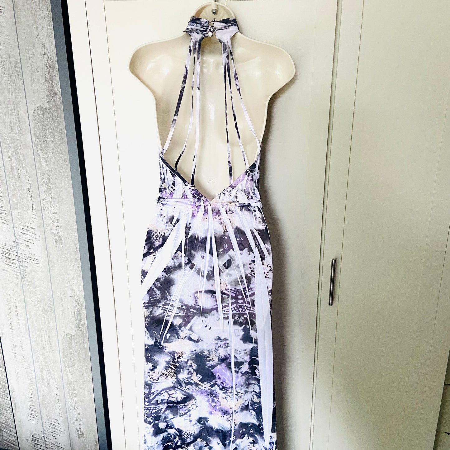 New York Laundry | Grey Lilac | Halterneck Backless Graphic Print Maxi Dress | Size S/M
