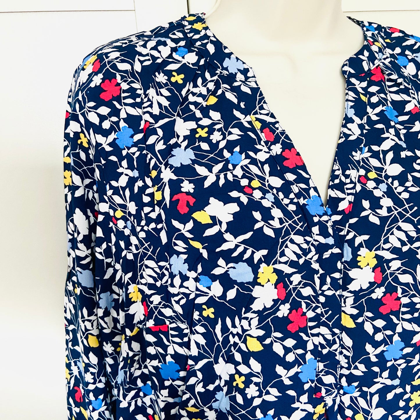 Crew Clothing Company | Navy Blue | Ladies Floral Blouse Top | V-Neck Tie Cuff | Size 12
