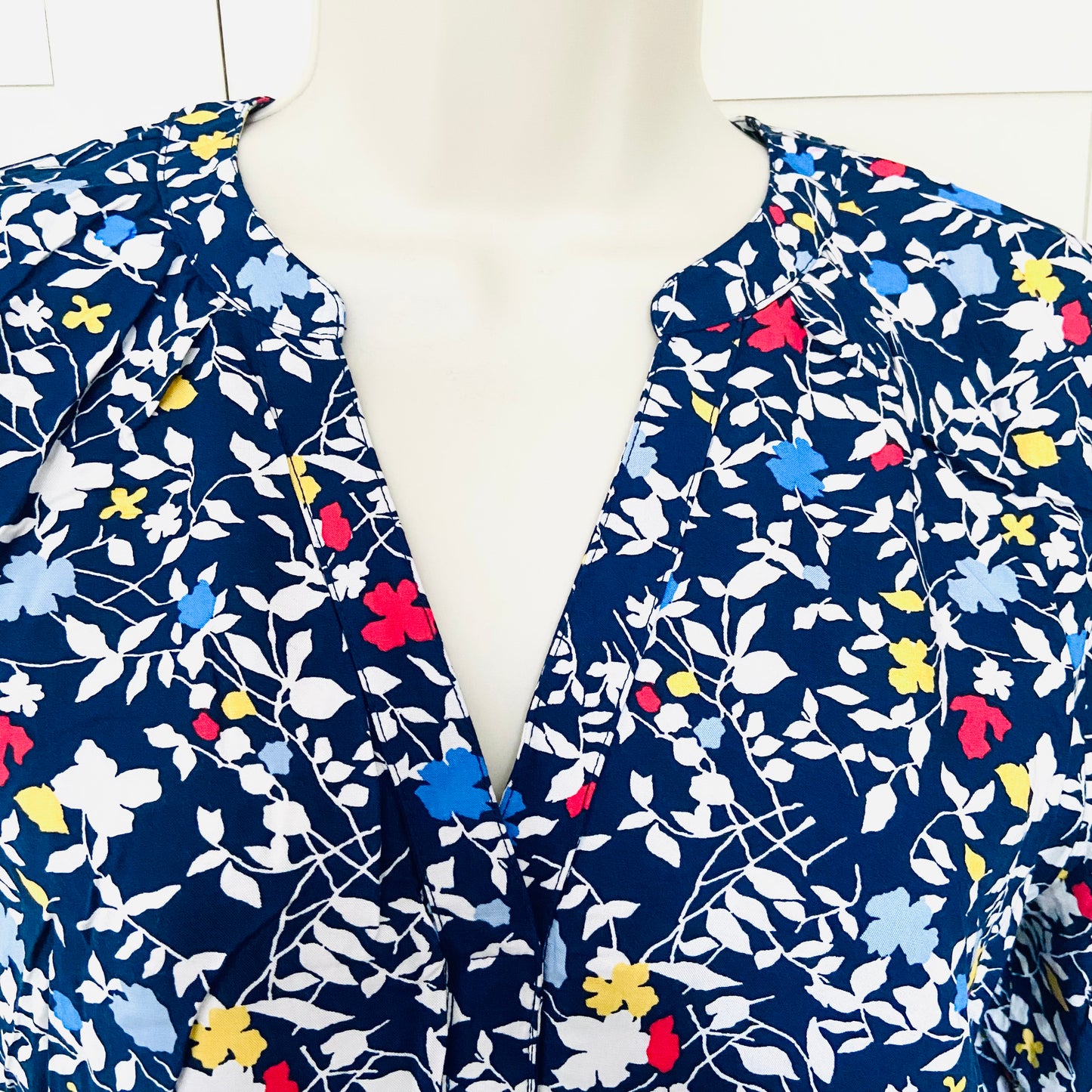 Crew Clothing Company | Navy Blue | Ladies Floral Blouse Top | V-Neck Tie Cuff | Size 12