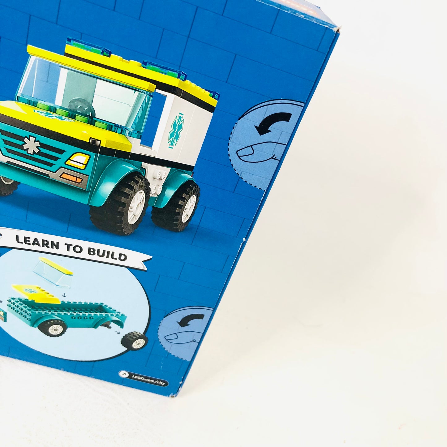 LEGO CITY: Emergency Ambulance and Snowboarder (60403) New Sealed Box