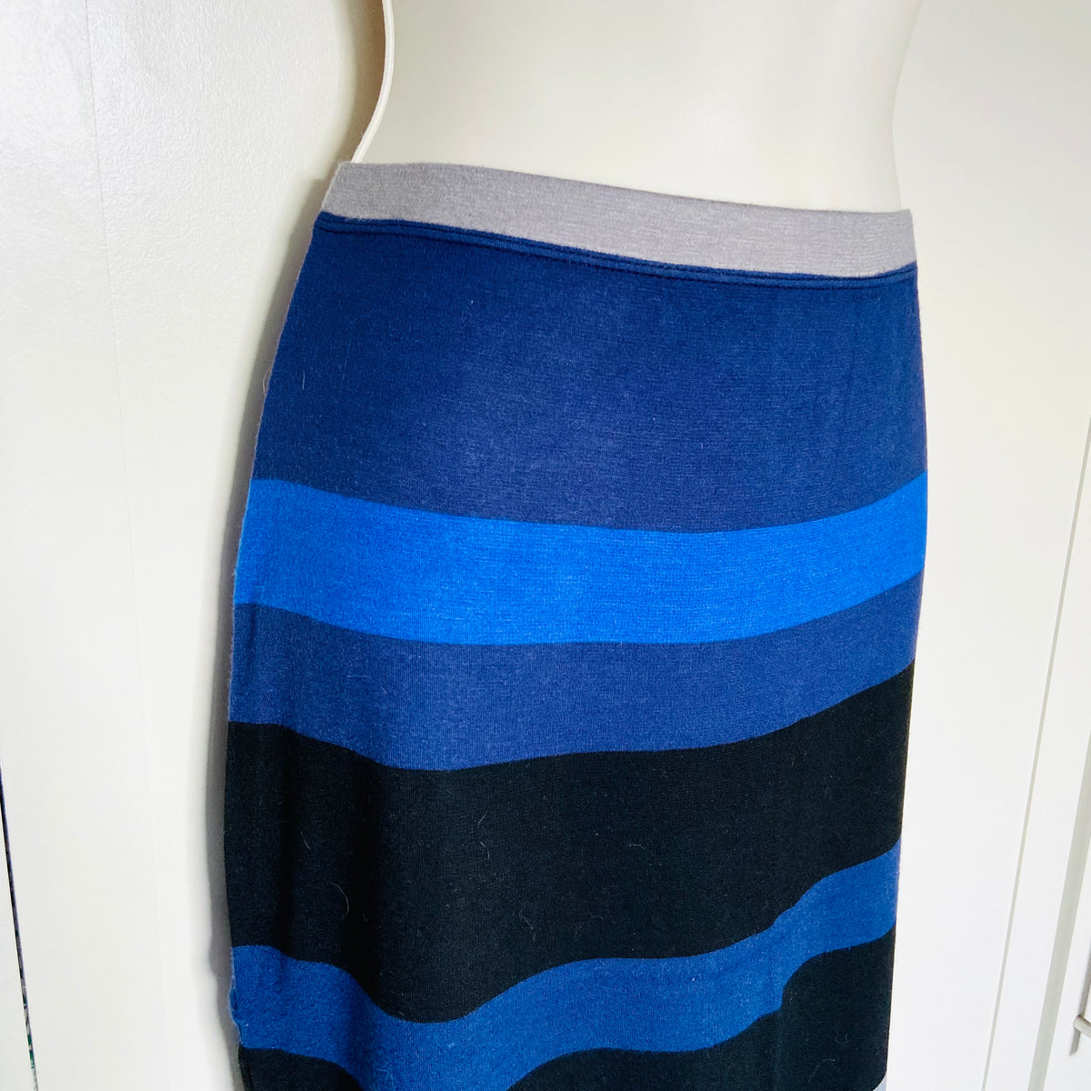 Max Studio Designer | Blue, Navy & Grey | Striped Stretch Midi Pencil Wiggle Skirt | Size Large