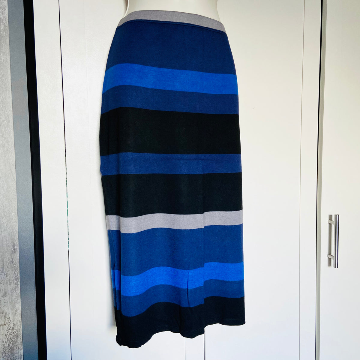 Max Studio Designer | Blue, Navy & Grey | Striped Stretch Midi Pencil Wiggle Skirt | Size Large