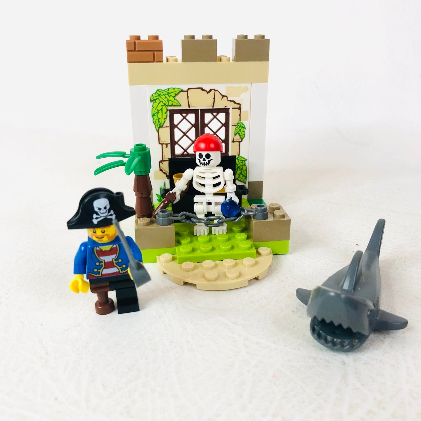 Lego Juniors: Pirate Treasure Hunt Set (10679) Easy Build 100% Complete With Instructions and Minifigures