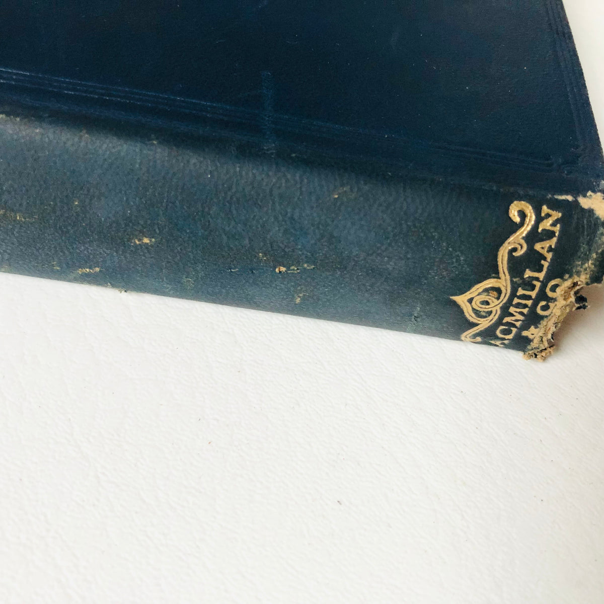 Charles Dickens: The Pickwick Papers, 1937 Macmillan Wilson Memorial Prize Book