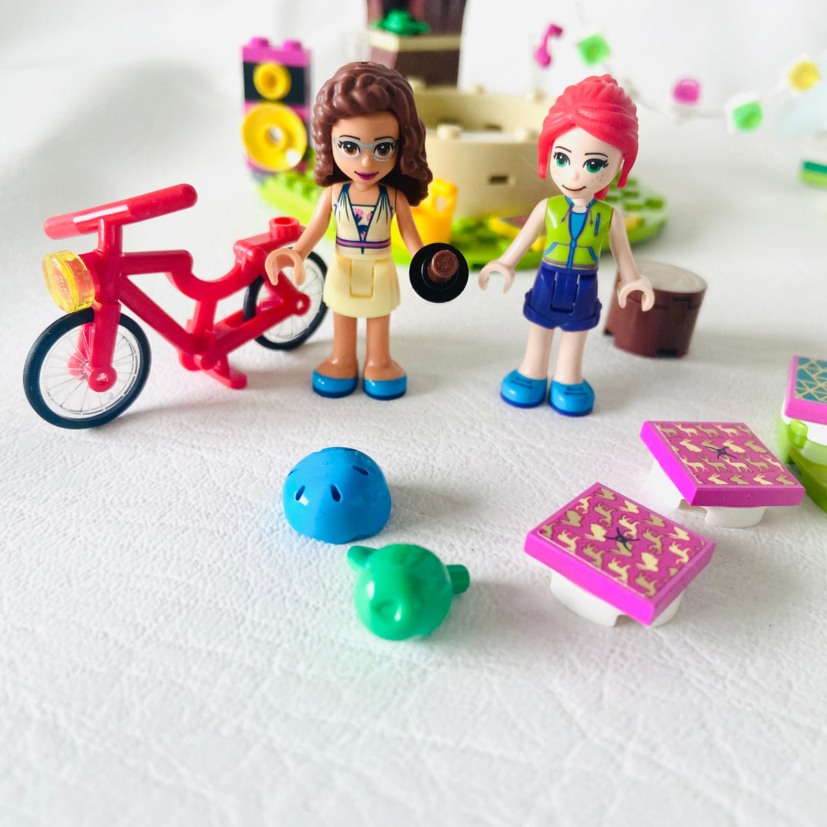 LEGO Friends: Nature Glamping (41392) 100% Complete with Instructions & Minifigures & Box